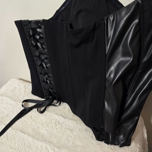 Torrid - Women's Size 2X - Zip Front Ponte Black Corset - BNWT - Picture 3 of 6